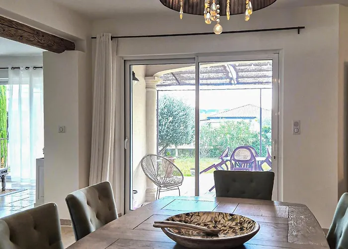 Hébergement de vacances 3 Bedroom Lovely In Goudargues