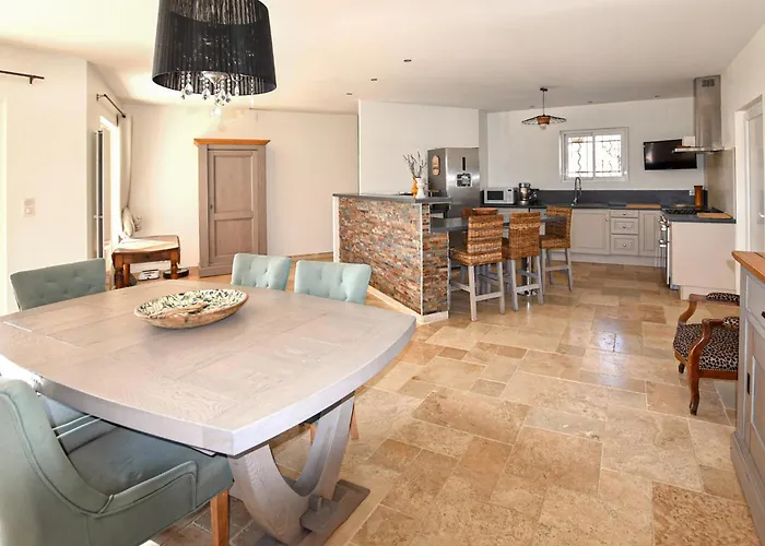 Hébergement de vacances 3 Bedroom Lovely In Goudargues