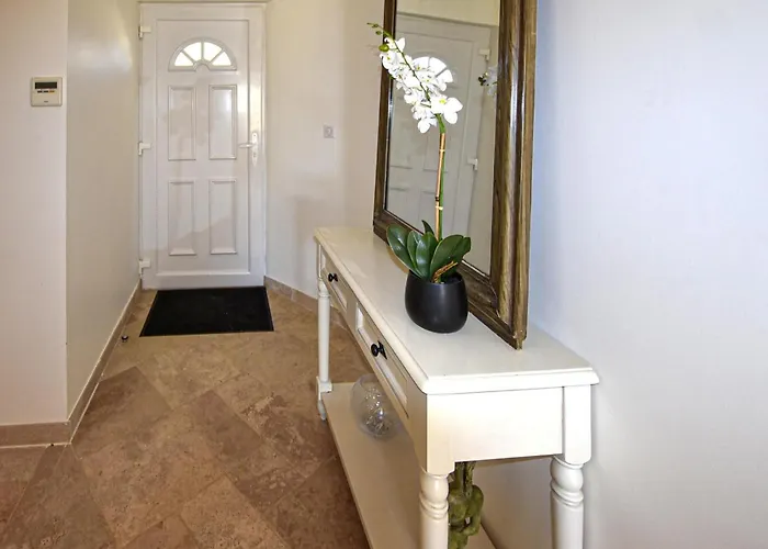 3 Bedroom Lovely In *